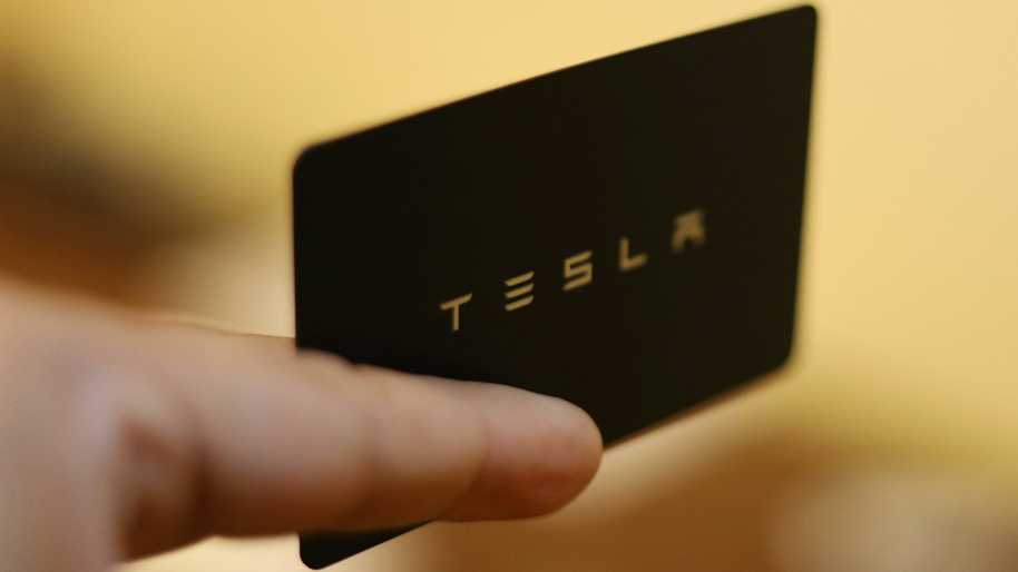 Tesla (NASDAQ: TSLA) Comeback Halted Following Robotaxi Delays