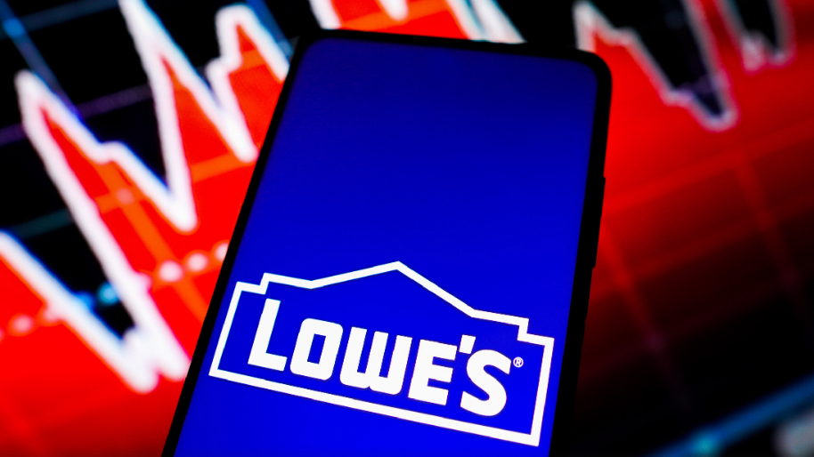 Lowe’s New Earnings Drop Just Changed The Definition of DIY (Don’t Invest Yet?)