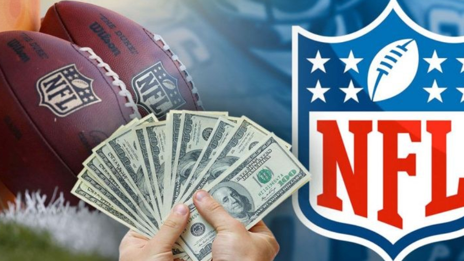 Is Now the Time to "Roll the Dice" on DraftKings Before the NFL Season Breaks Records ($35 BILLION)?