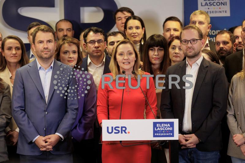 Romania hard-right candidate, centre-right leader head for presidential run-off vote