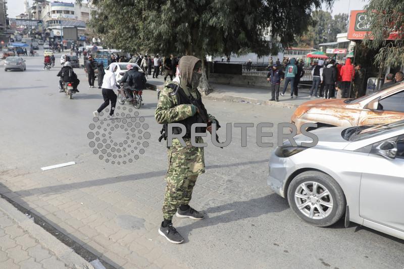 Syrian rebels gather momentum as Assad tries to shore up defence