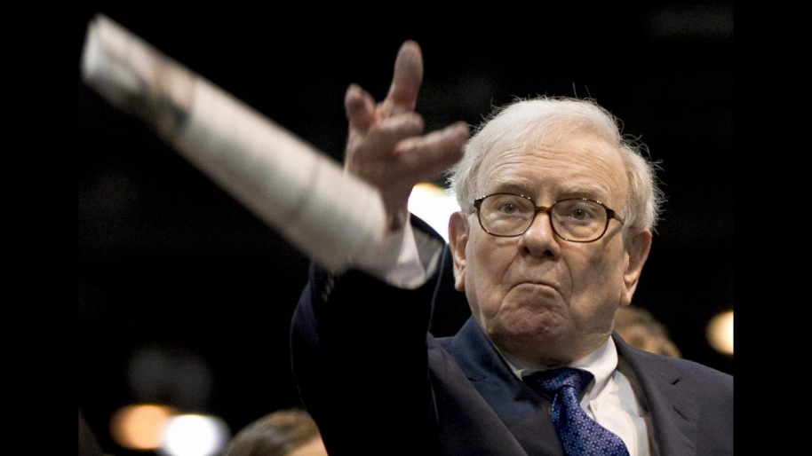 This Fast Food Stock Gets Slaughtered In Portfolios As Billionaires Backstab Buffett...