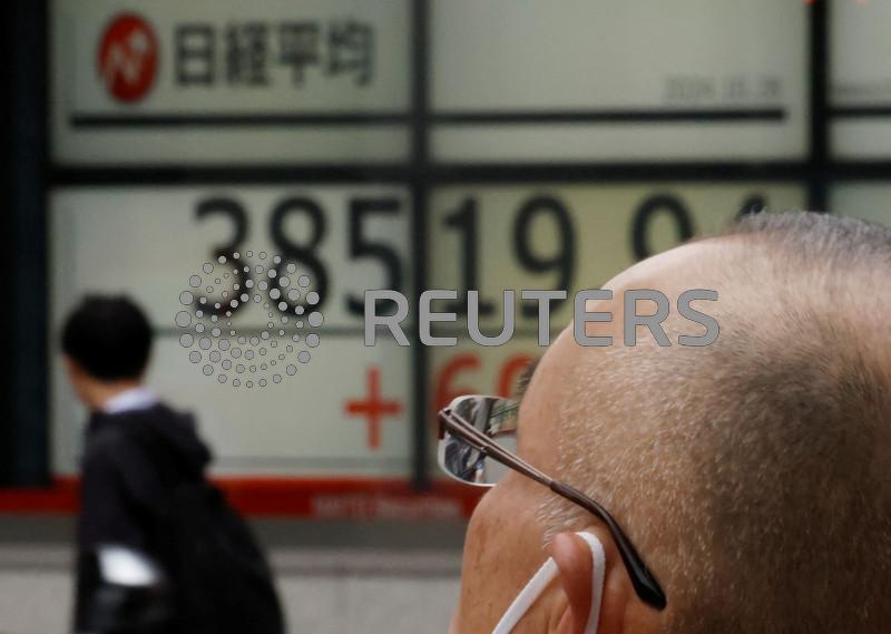 Asia shares rise, dollar underpinned by elevated bond yields