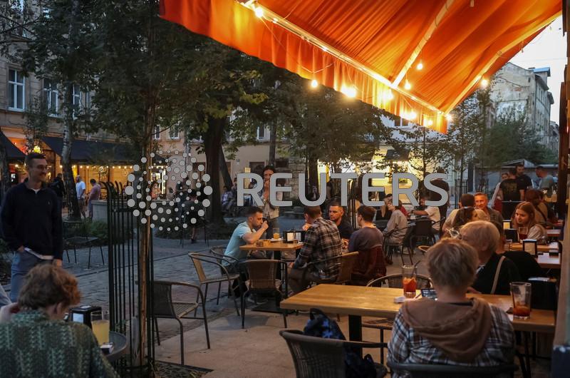 Russian services sector growth slows in December, PMI shows