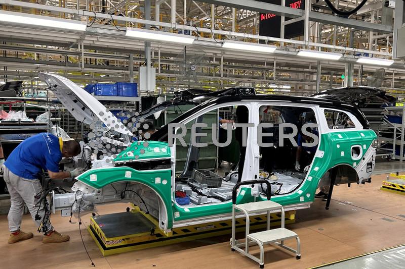 China's Dec manufacturing activity seen expanding for third month - Reuters poll