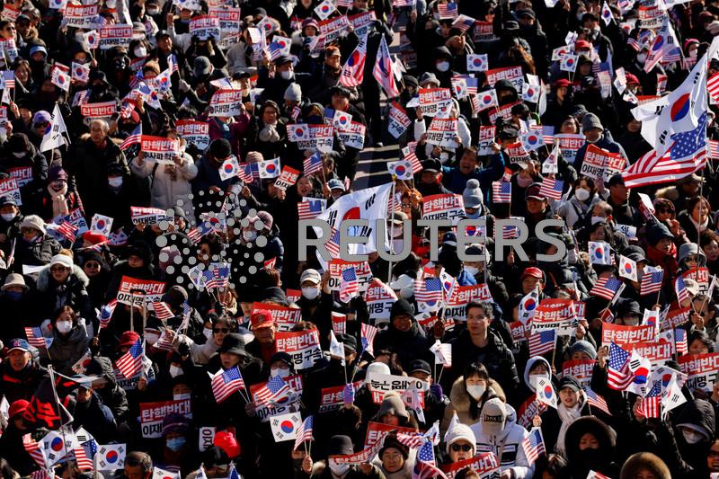South Korea court approves arrest of President Yoon in martial law investigation