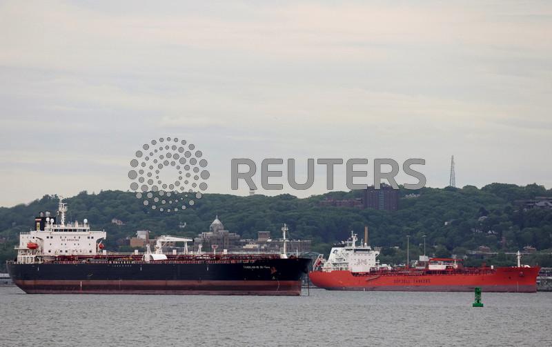 Oil rises as investors return from holidays, eye China recovery