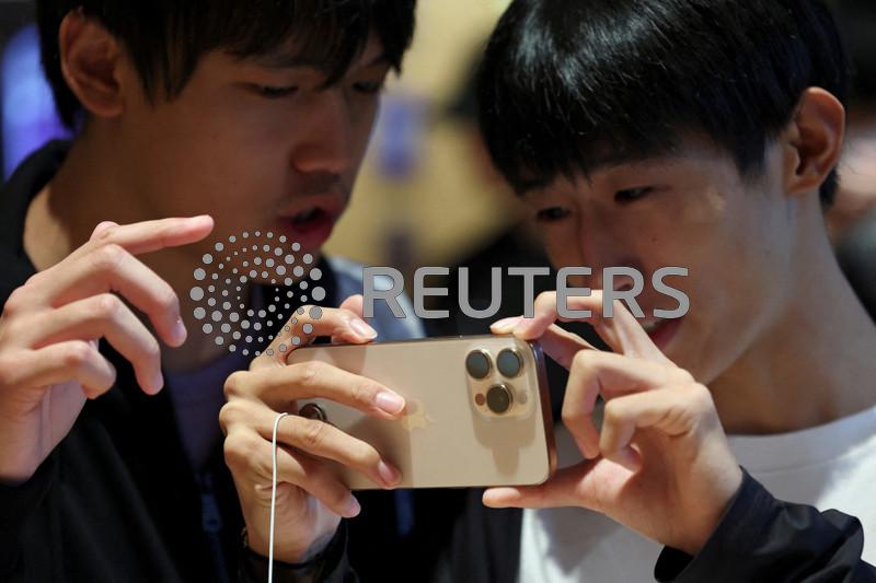 Apple's China troubles mount as foreign phone sales sink for 4th month