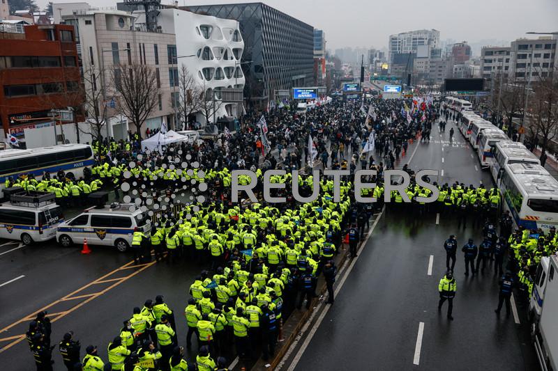South Korea's presidential security chief defies Yoon arrest bid as deadline looms