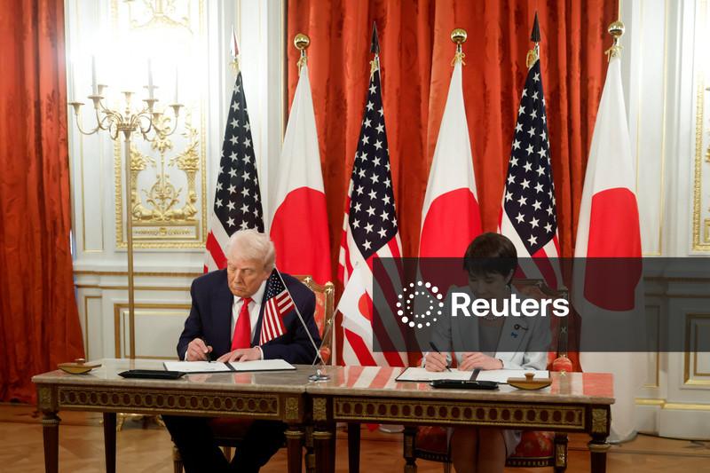 Morning Bid: Of baseball, golf and Nobel prizes