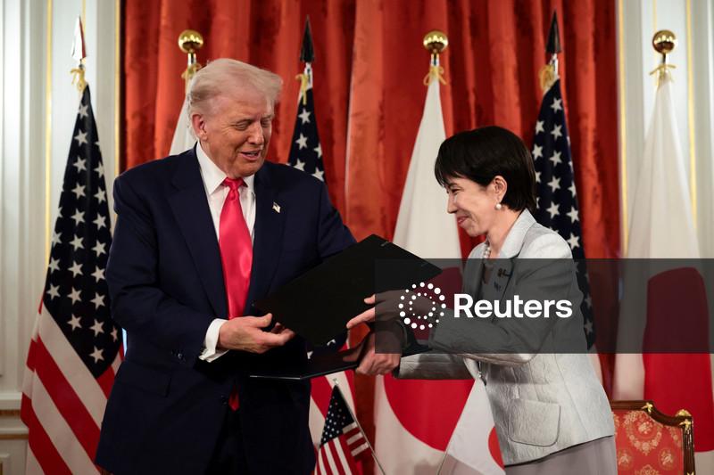 With golfing gifts, Japan PM invokes Abe's legacy to forge Trump bond