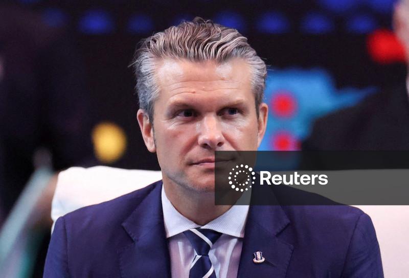 Pentagon chief urges closer ties with Vietnam amid prolonged arms supply talks