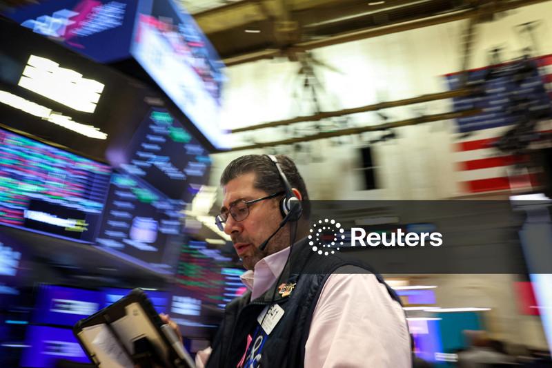 Stock market hits speed bump but investors stay on bullish path 