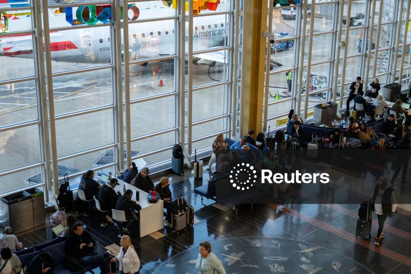 US flight delays, cancellations accelerate as air traffic controller shortages surge