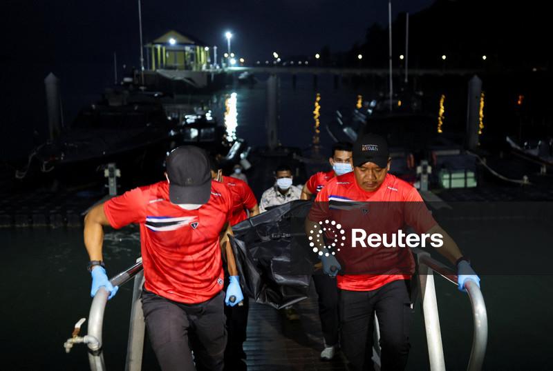 Malaysia searches for Rohingya after boat sinks, toll climbs to 21