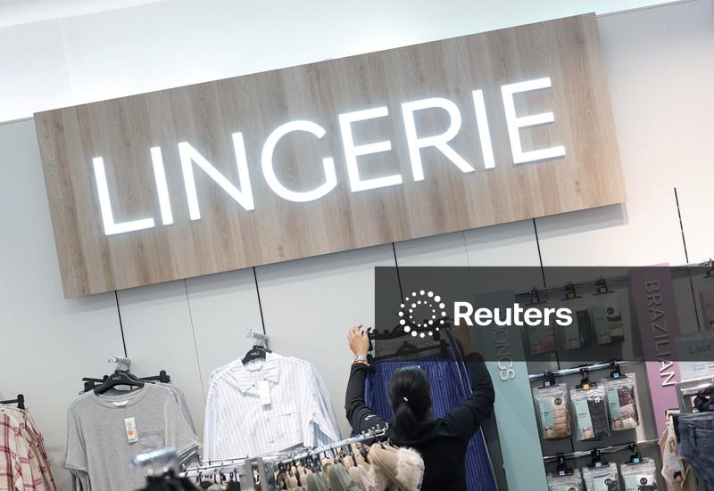 M&S shakes up fashion supply chain to spark online growth