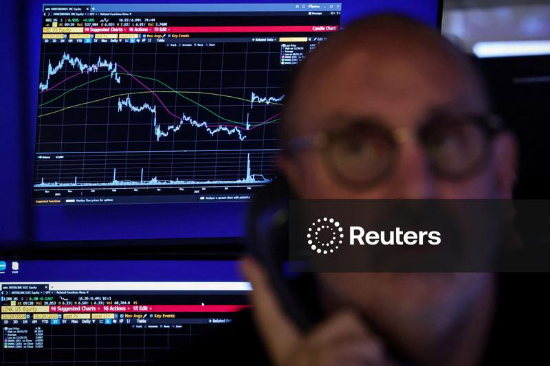 Data 'fog' has some investors groping for the exit