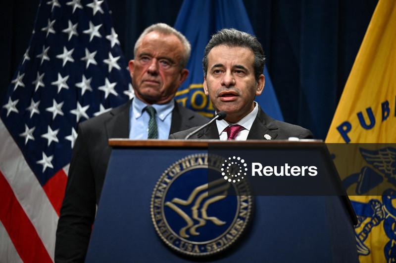 RFK Jr. discussed scaling back the role of FDA chief Makary, WSJ reports