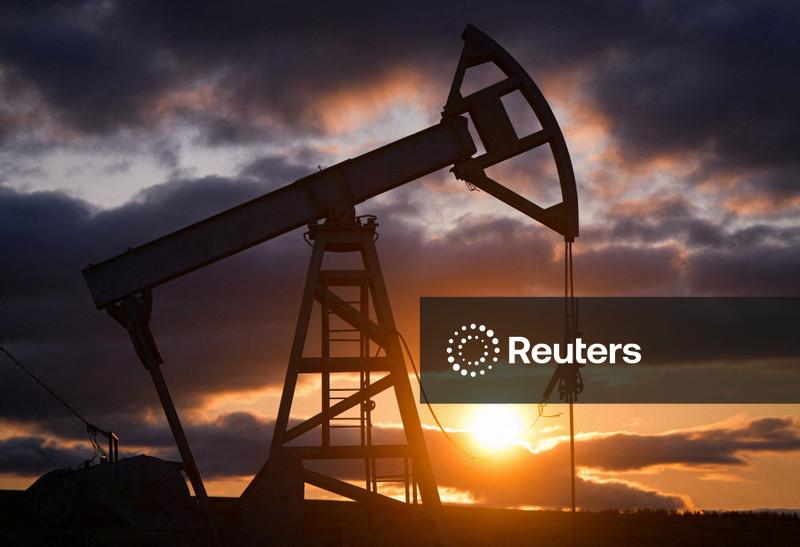 Oil slips as loadings resume at Russian hub; markets weigh sanctions impact