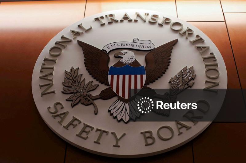 In October weather balloon strike, United pilots were showered with glass, probe shows