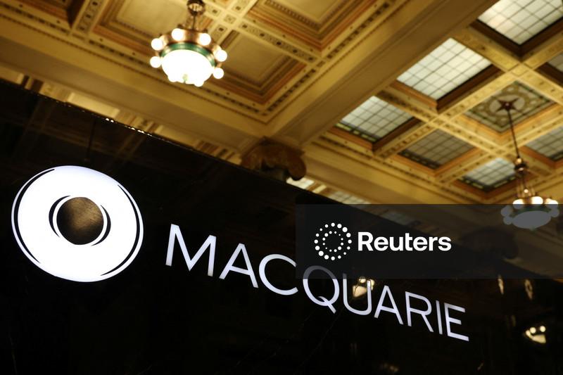 Australia's Macquarie bids $7.5 billion for logistics group Qube