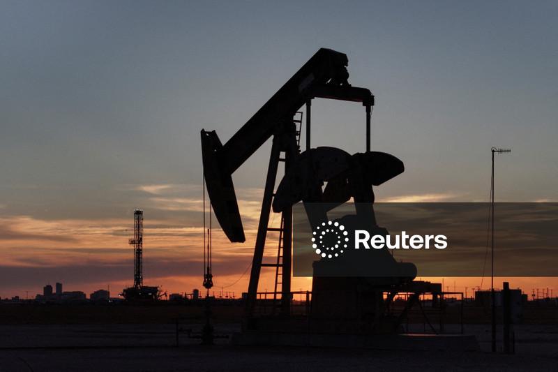 Oil becalmed as investors weigh hopes for Ukraine peace talks, U.S. rate cut