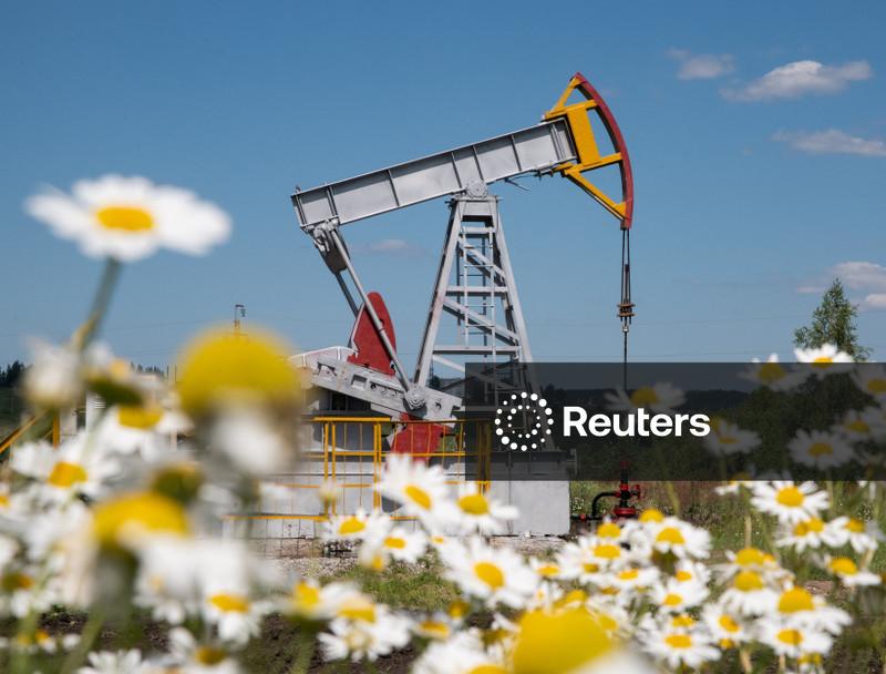 Oil falls on expectations of ceasefire in Ukraine unlocking Russian supply