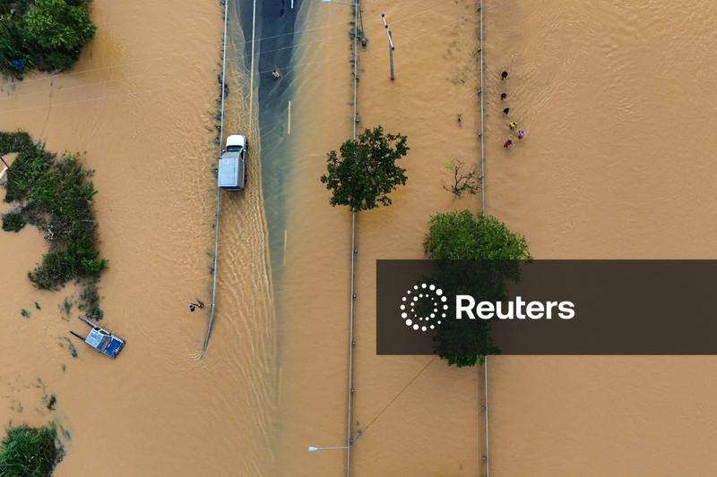 Death toll in Thailand floods rises to 162, government says