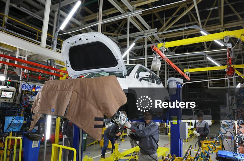 Russian manufacturing sector faces sharper output decline in November, PMI shows