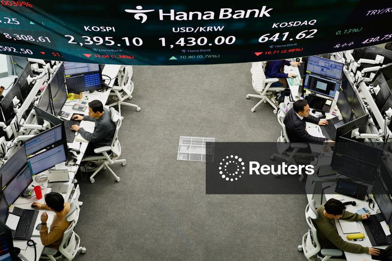 South Korea market watchdog wary of FX risks for retail investors