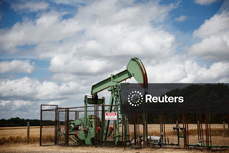 Oil prices fall as markets watch Russia-Ukraine peace efforts for supply signals