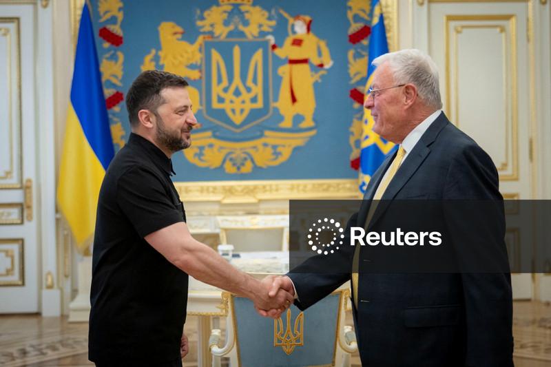 US envoy says Ukraine peace deal is close but Moscow says it wants radical changes