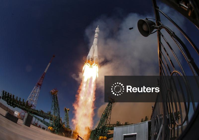 Spacecraft brings Russians, American back to earth, Russia's space agency says