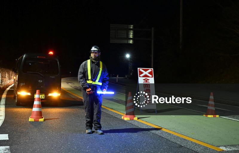 Japan lifts tsunami warning after 7.5-magnitude earthquake