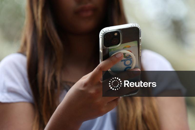 'This is the end': Australian teens mourn loss of social media as ban begins