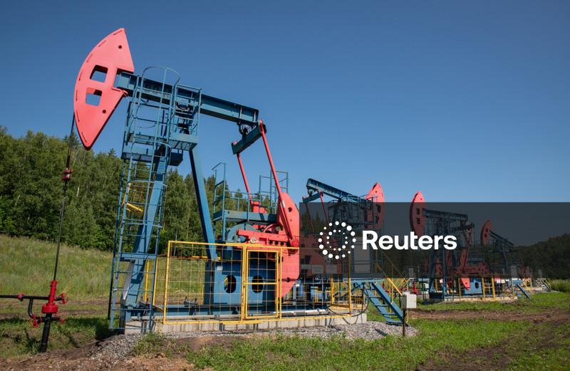 Oil little changed as investor focus returns to Ukraine peace talks