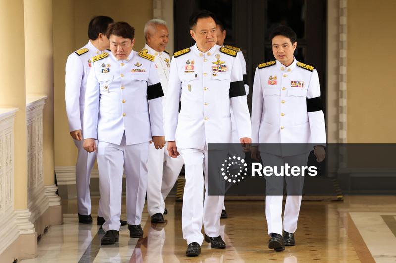 Thai PM sets course for early election amid border and parliamentary unrest