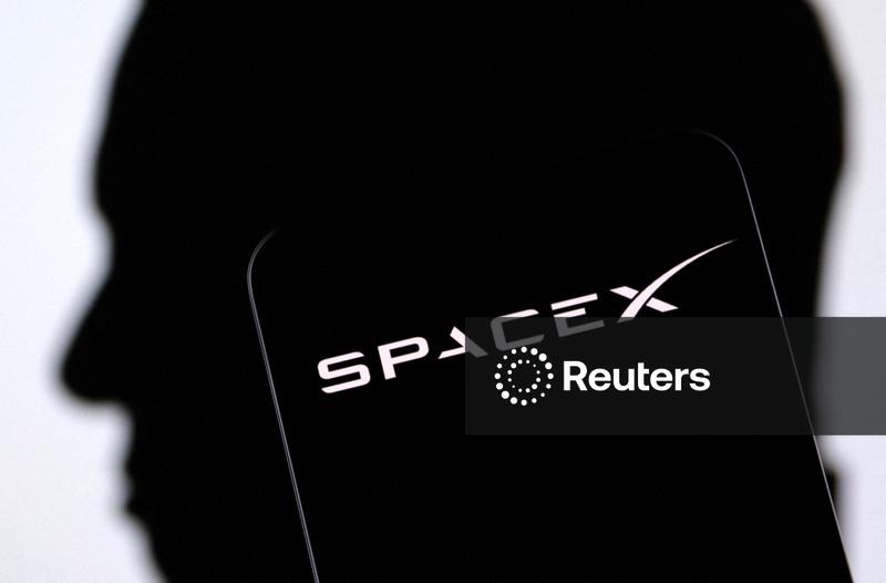 SpaceX insider share sale sets $800 billion valuation amid possible IPO, letter shows