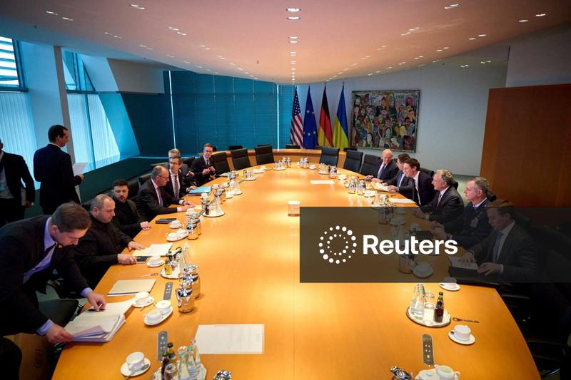 US security experts say Ukraine's abandonment of NATO goal will not alter peace talks