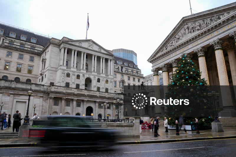 Bank of England heads for close vote on likely rate cut