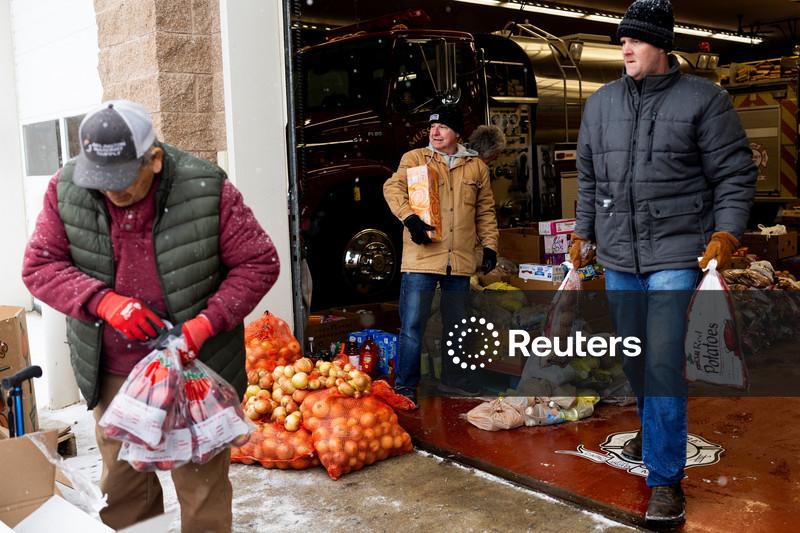 Long lines at the food pantry: Inflation tests Trump’s base in Michigan