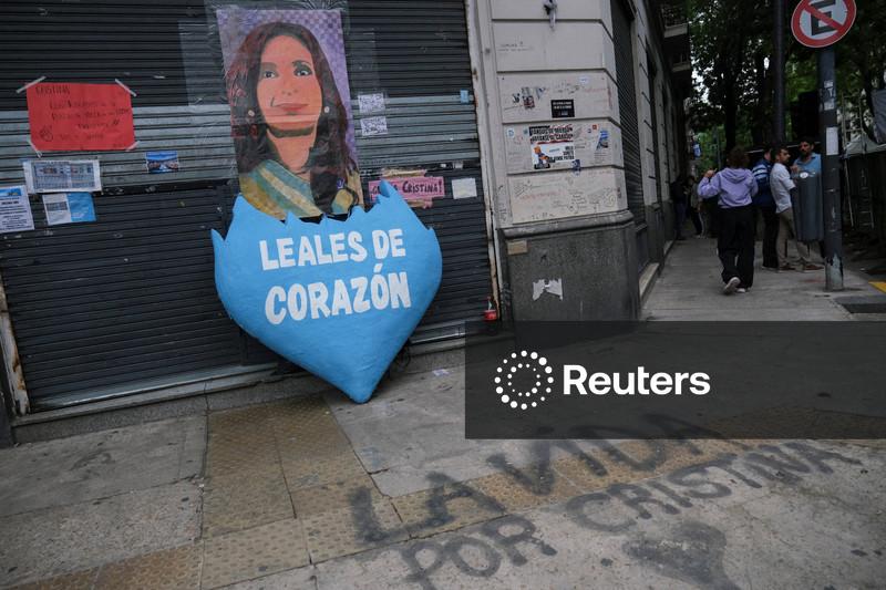 Argentina's ex-President Kirchner recovering from surgery