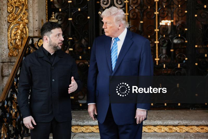 Trump says US and Ukraine 'a lot closer' on peace deal but "thorny issues" remain