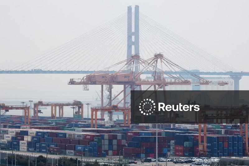 South Korea exports hit record high in 2025