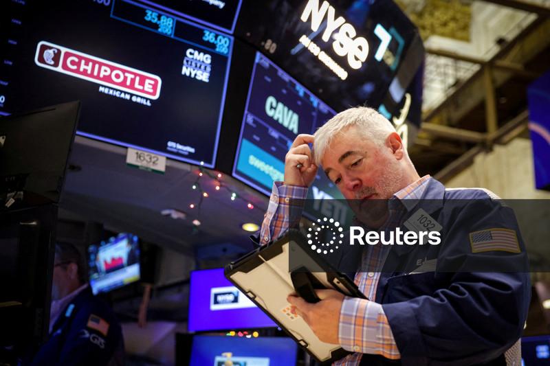 AI spending, strong corporate profits, Fed rate cuts seen as key to 2026 US stock market