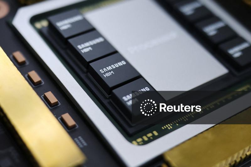Samsung Electronics says customers praised competitiveness of HBM4 chip