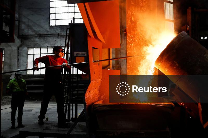 Spain's manufacturing sector slips into contraction in December, PMI shows