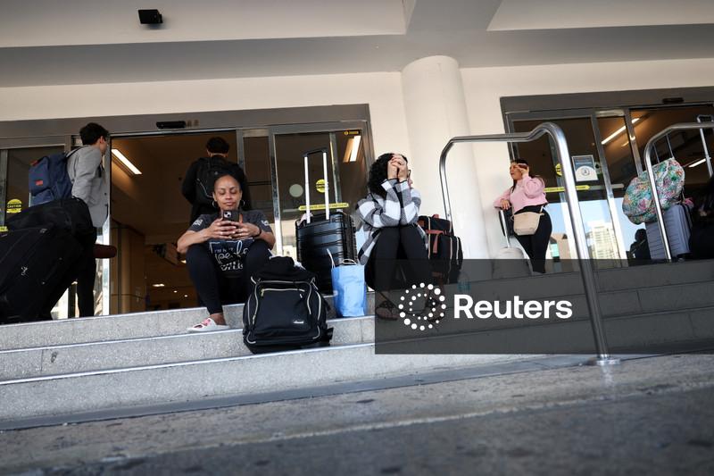 US lifts Caribbean airspace curbs after attack on Venezuela