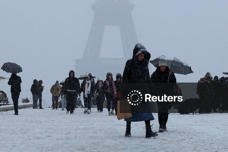 More travel chaos to hit Europe as cold snap brings more snow