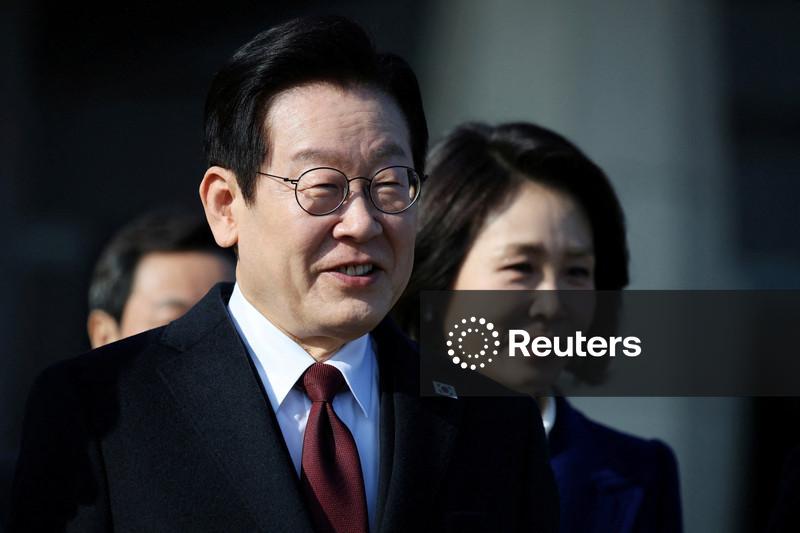 South Korea's Lee to head for Japan summit a week after meeting China's Xi